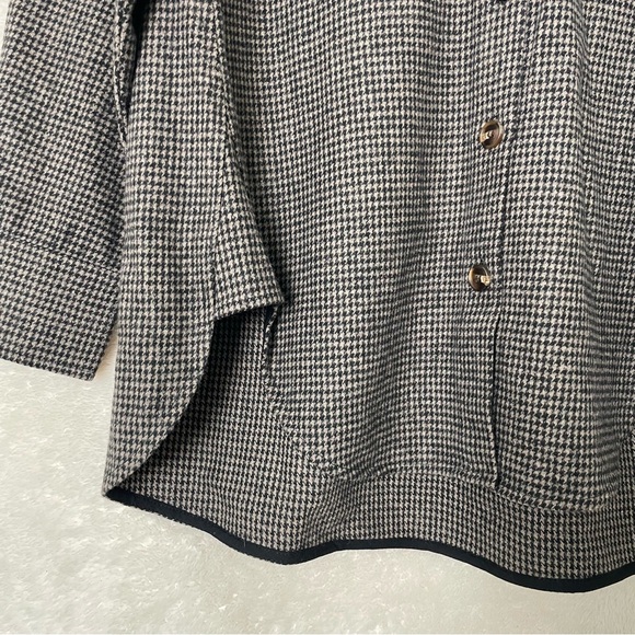 All Row Houndstooth Shacket - Picture 7 of 7